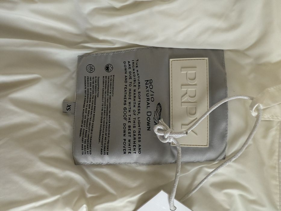 Продам женский пуховик пуфер жемчужного цвета PRPY