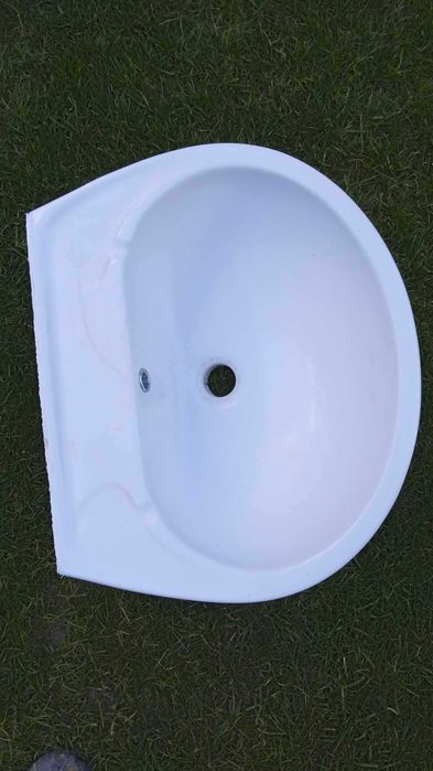 Umywalka łazienkowa wisząca ceramiczna