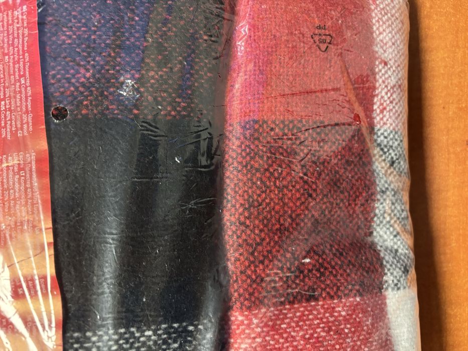 koc wełniany Dillos Palermo w kolorze czerwonym.  140x200