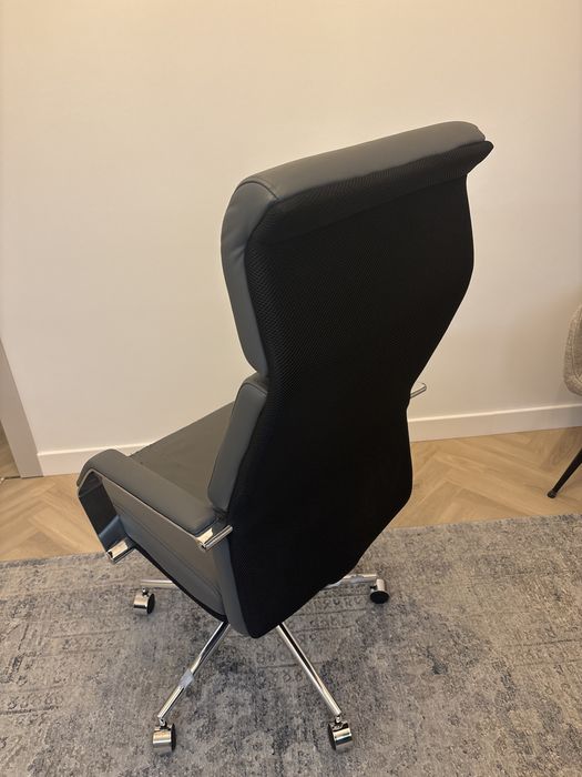 Fotel biurowy obrotowy szary