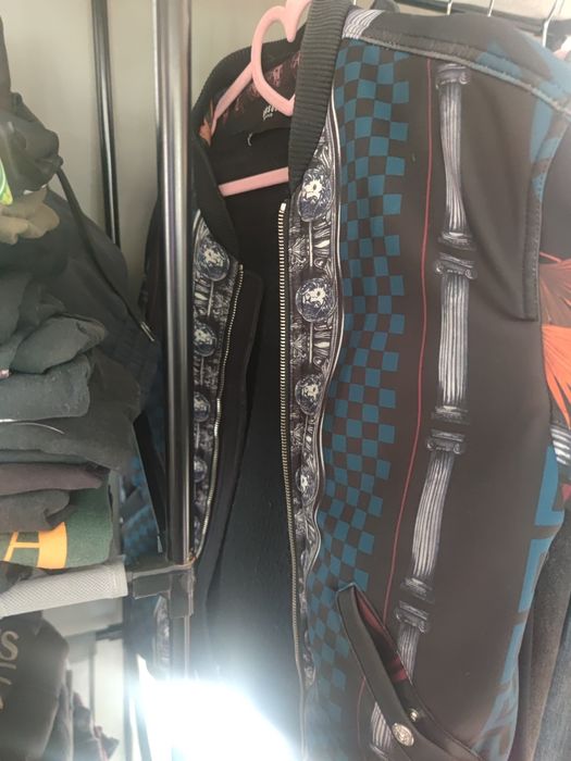 Casaco Versus Versace