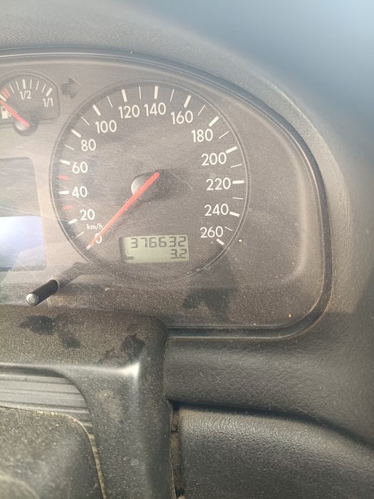 Продам автомобіль Volkswagen Passat B5