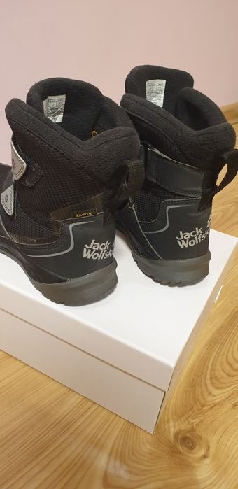 Продам  зимові чоботи на хлопчика (оригінал)