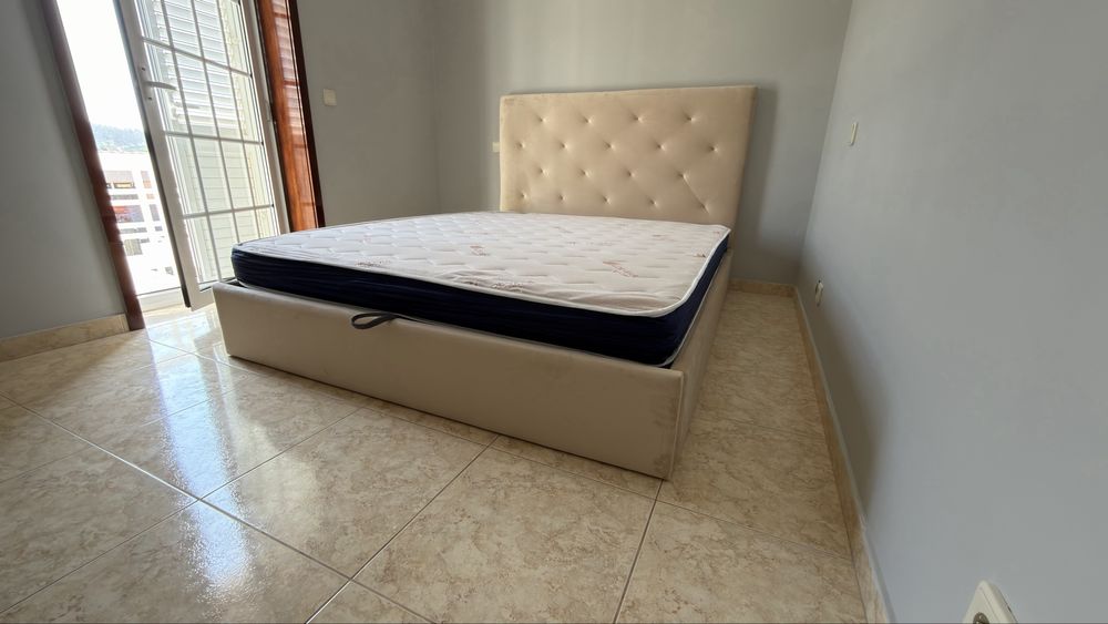 Cama Madrid design elegante e Linda