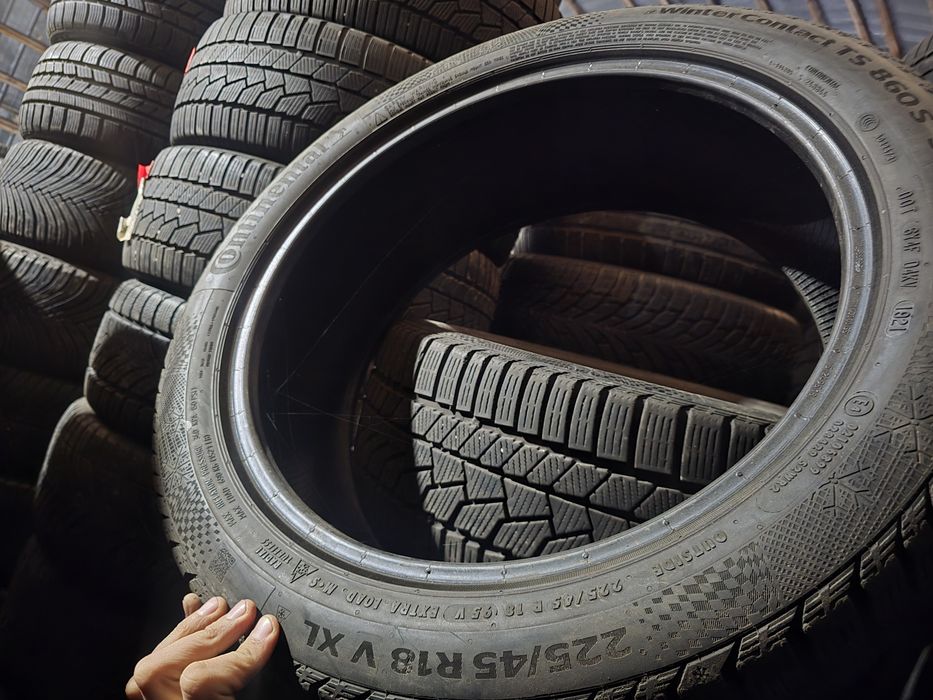 225/45R18 Bridgestone Blizzak lm-32