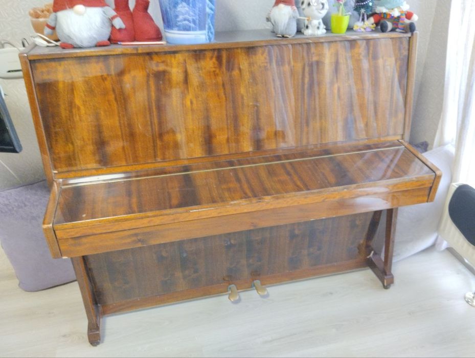 Продам піаніно..