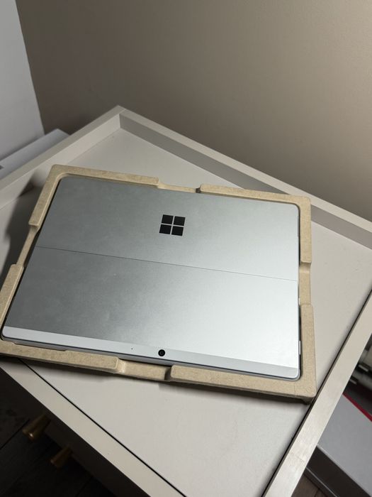 Планшет Microsoft Surface Pro 8