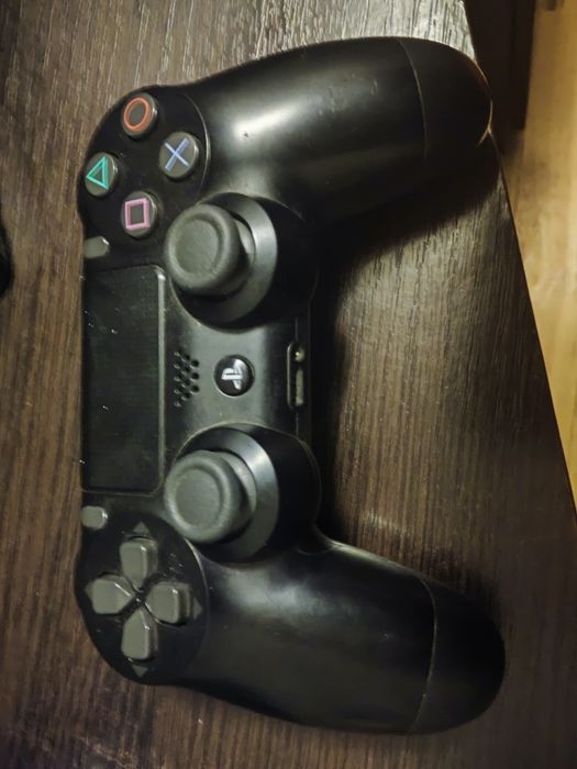 Продаетса Playstation 4