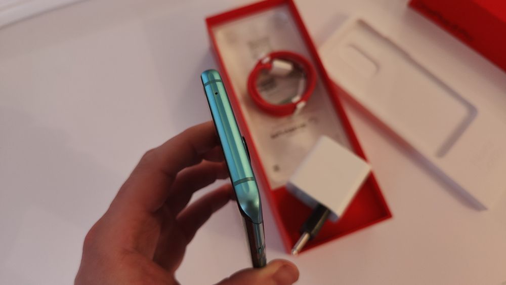 Продам One Plus 8 pro 12/256