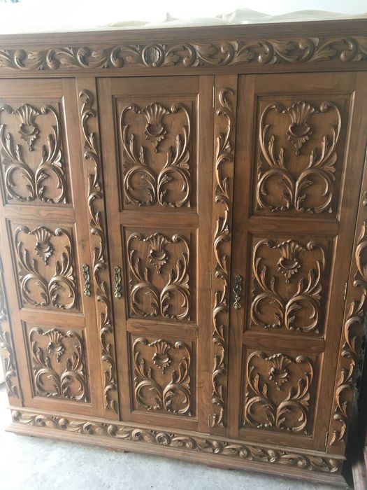 Armário / bengaleiro em talha com 3 portas em Saldo