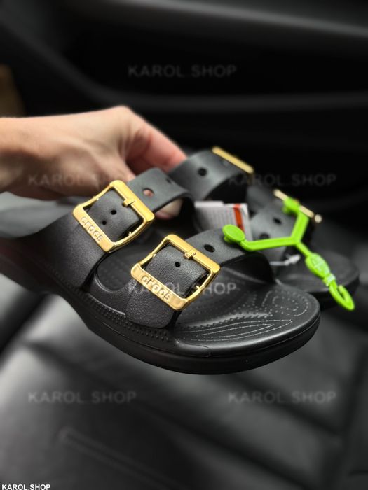 Жіночі шльопанці Crocs Saturday Metallic Buckle 38 шльопки з регулятором