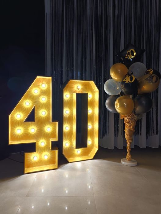 Dekoracje urodzinowe/ Cyfry Led/Neony/ Ścianki Cekinowe/Kwiaty Giganty