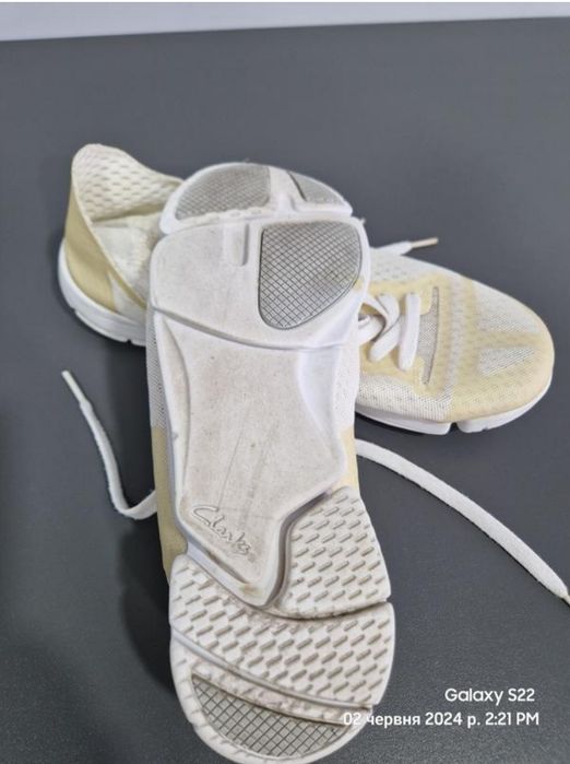 Кросівки на літо. Clarks