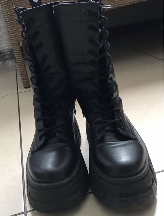 Готичні білі рубашки по 400, 1 на фото шовкова , довге взуття і кофти