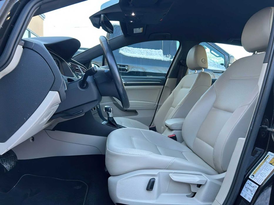 Volkswagen e-Golf      2018