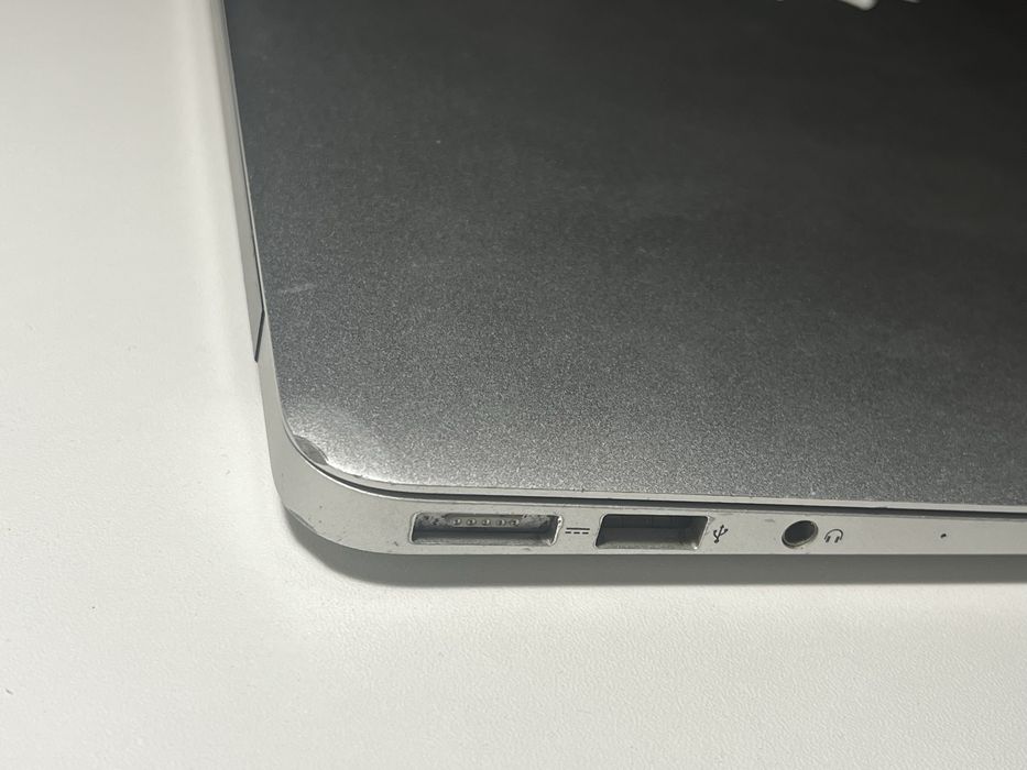 Macbook Air (13- inch)