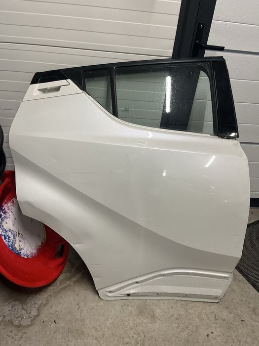 Drzwi tył prawe Toyota chr c-hr 070