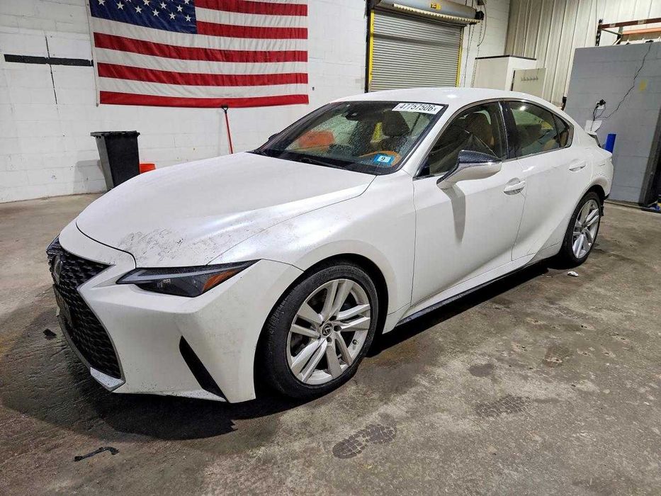 LEXUS IS 300 base 2021