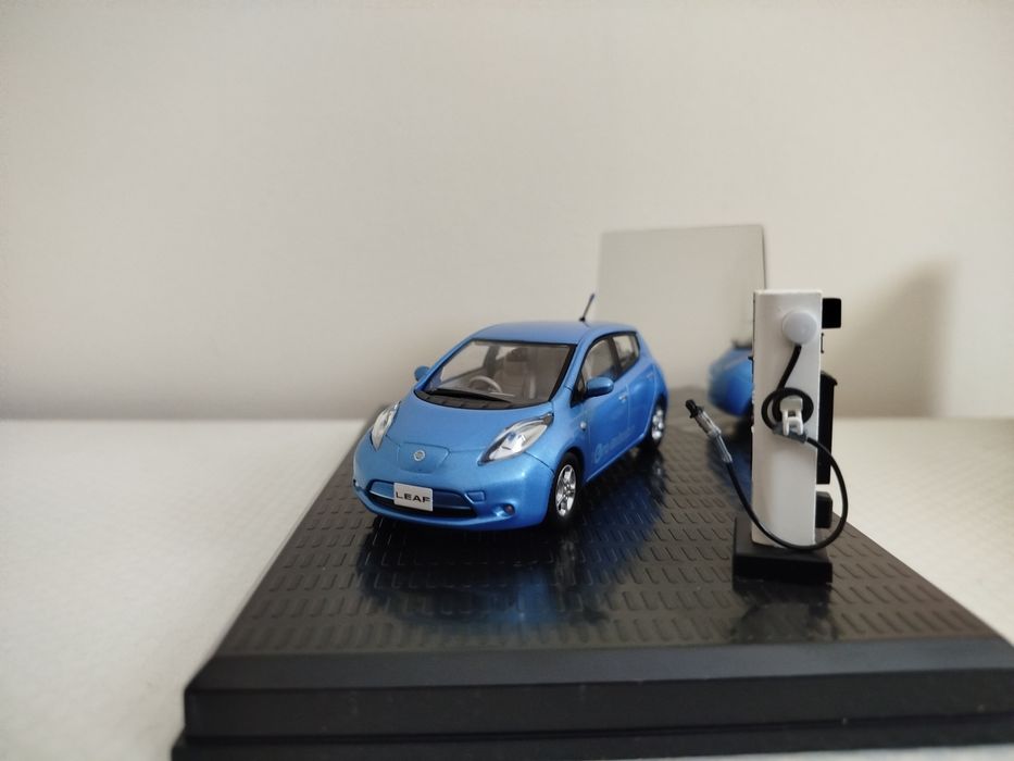 Miniatura Nissan Leaf 1/43 Nova