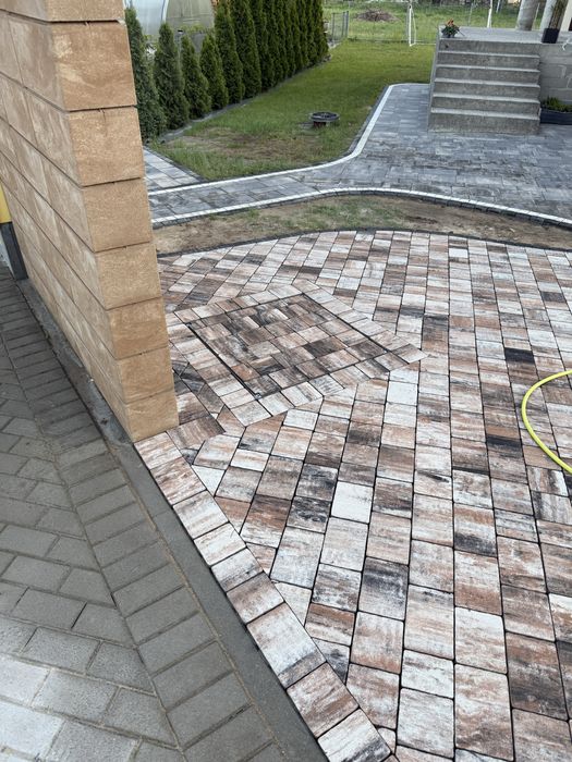 Usługi mini koparką, Profesjonalne usługi brukarskie.