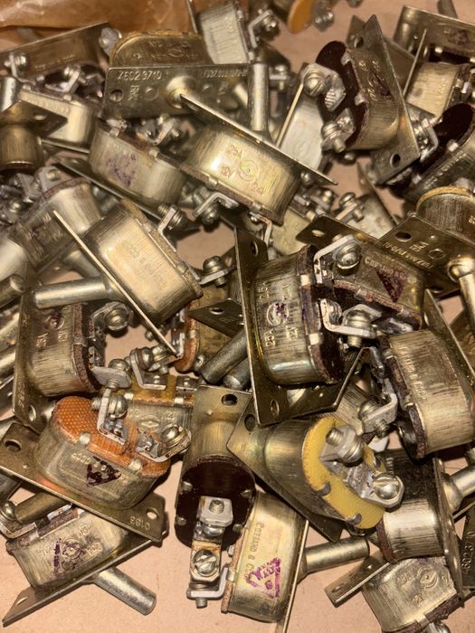 Перемикач (тумблер) двопозиційний МТЗ, ЮМЗ, ЗІЛ, КАМАЗ