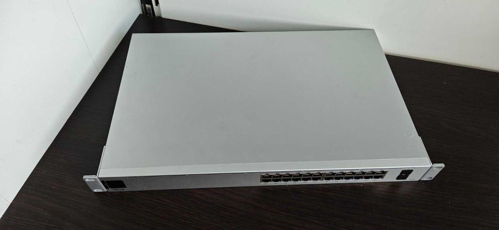 SFP+ USW-Pro-24-POE  10Gbps Ubiquiti UniFi Switch Pro 24-POE Gen2 500W