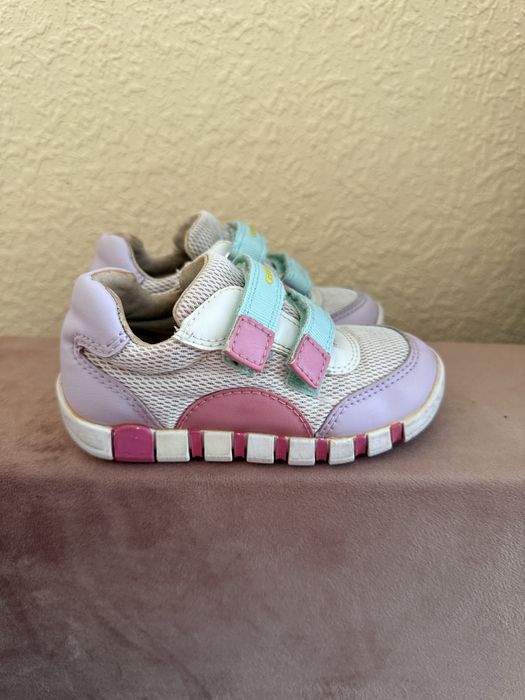 Продам кроссовки Geox