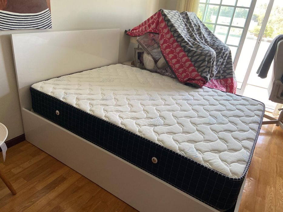 Cama 1,40 x 1,90 mais colchão