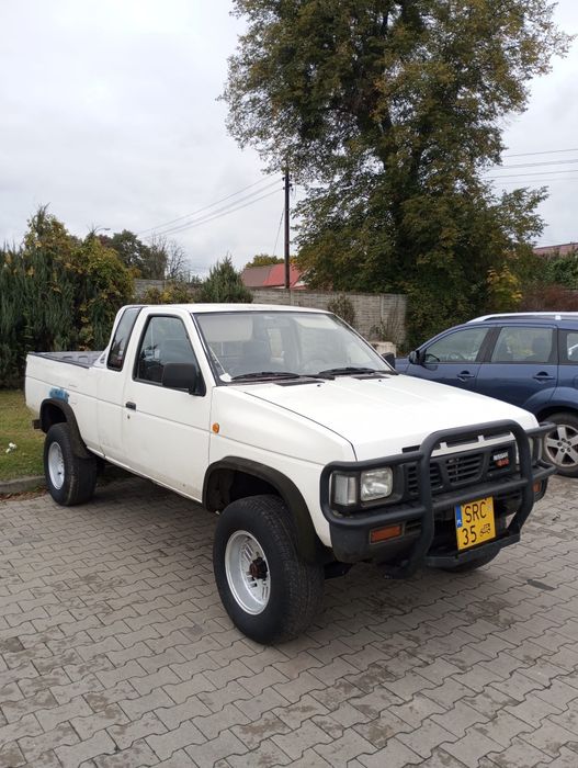 Nissan King cap oldtimer 4x4 pickup żółte blachy