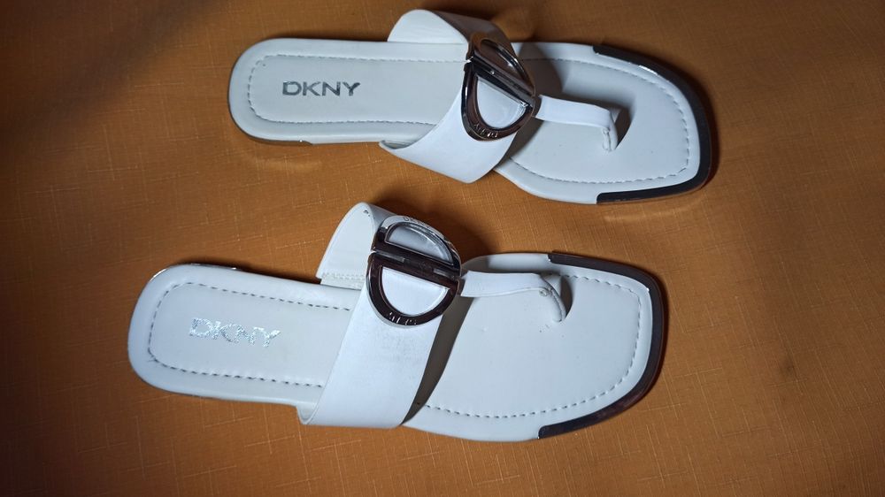 DKNY 37 skórzane klapki damskie exclusive edition