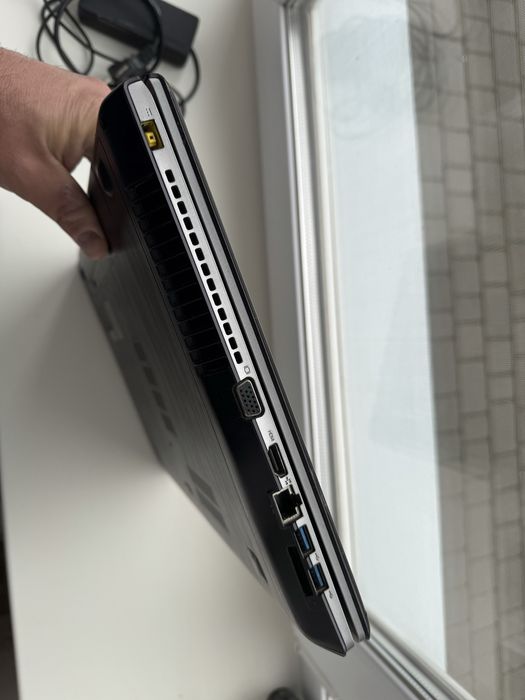 Ноутбук lenovo ноут в робочому ствні