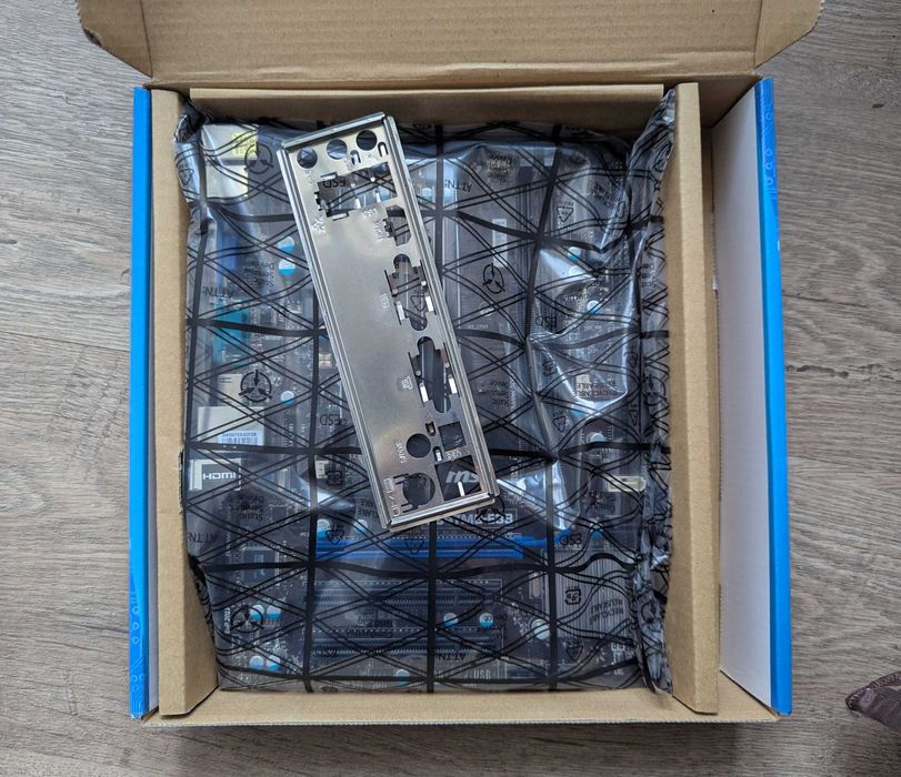 Материнська плата MSI C847MS-E33