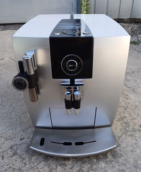 Кавомашина кавоварка Jura Impressa J9 біла б/в