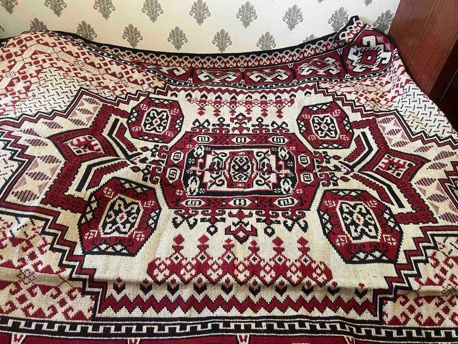 Продам ковер новый