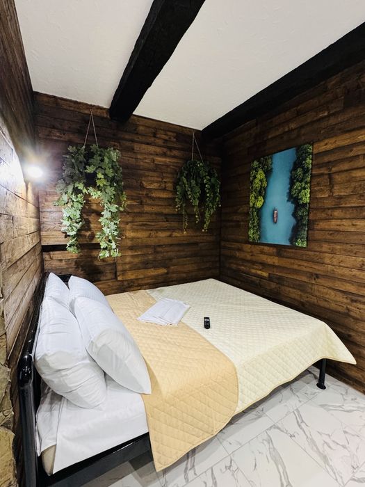 подобово ЦЕНТР , кватира з власном двориком