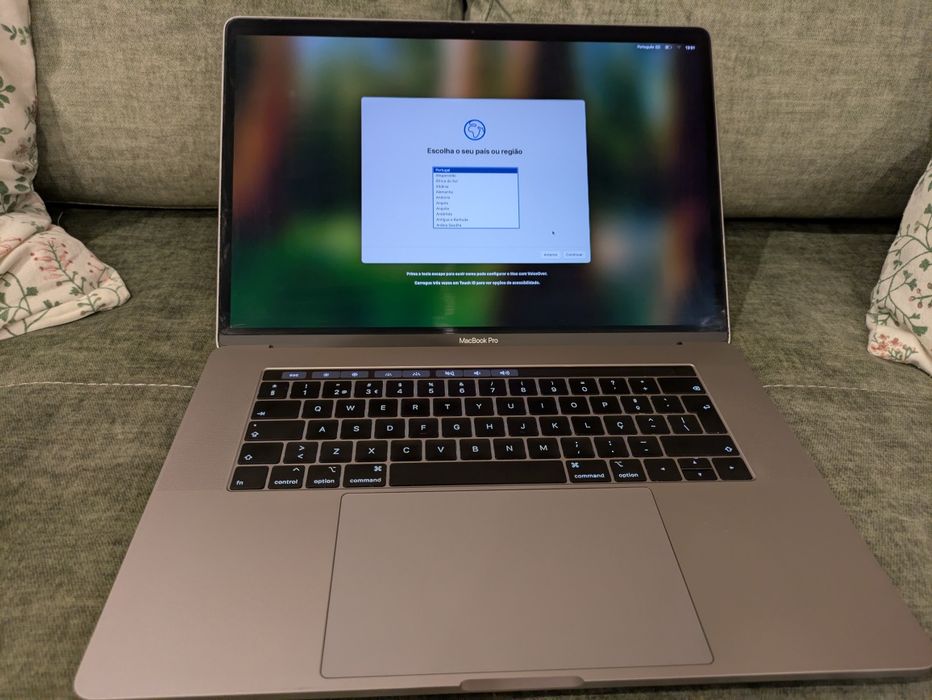 MacBook Pro 15” 2018 | i7 | 16GB | 256GB
