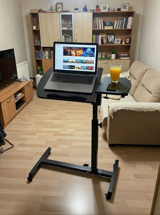 Столик під ноутбук пересувний чорний висота регулюється коліщата