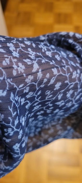 Sukienka w kwiatki M Reserved