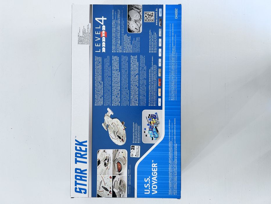Star Trek U.S.S. Voyager model do sklejania Revell 04992