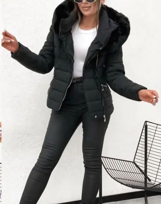 Kurtka puchowa czarna ocieplana srebrny zamek kaptur futerko S