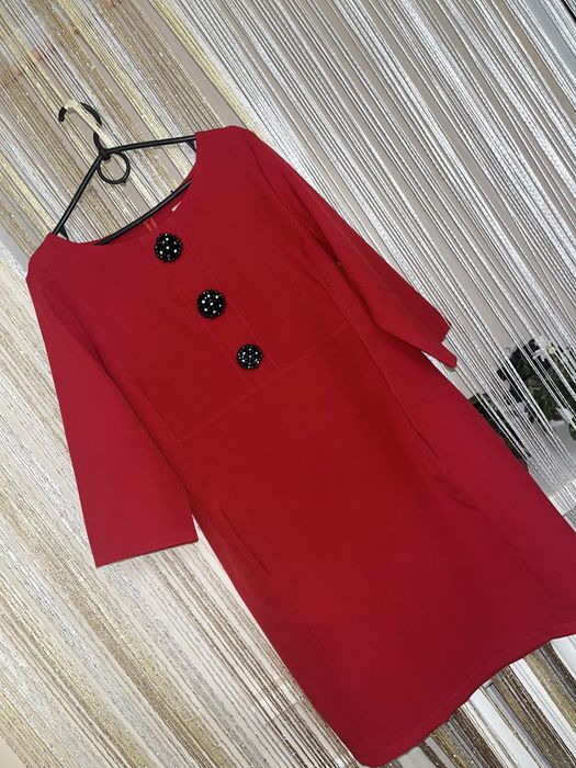 Сукня червона класична