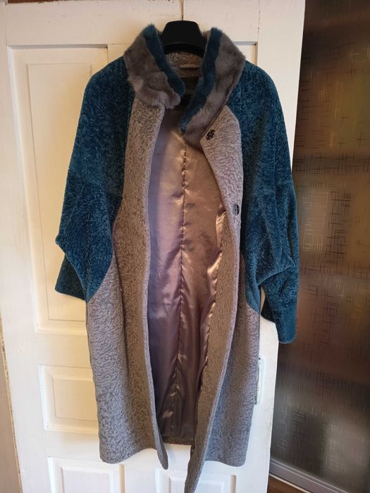 Продаж пальто з мутону. Гарний стан, підкладка з натуральної шкіри