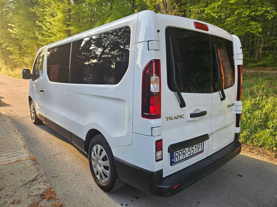 Wynajem bus 9 osobowy Renault Trafic long