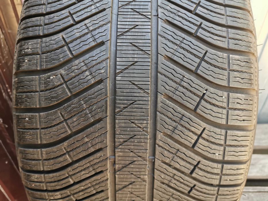 369) Opona - 305/35/21 - Michelin - 5mm - 1x2019 - Zimowa