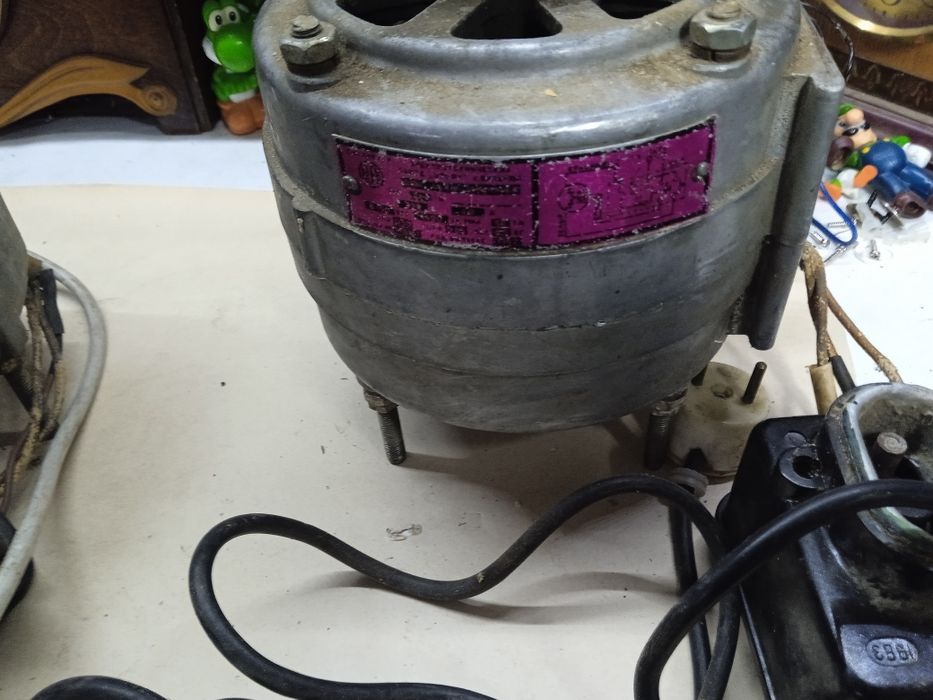 Мотори від пральної машини і від холодильника