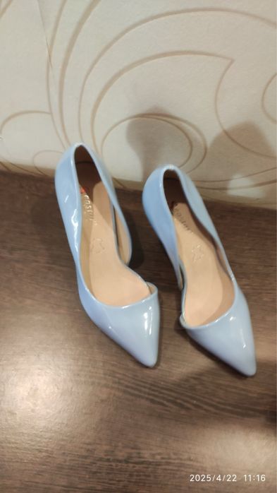 Жіночі Туфлі 35 розміру колір Тіфані