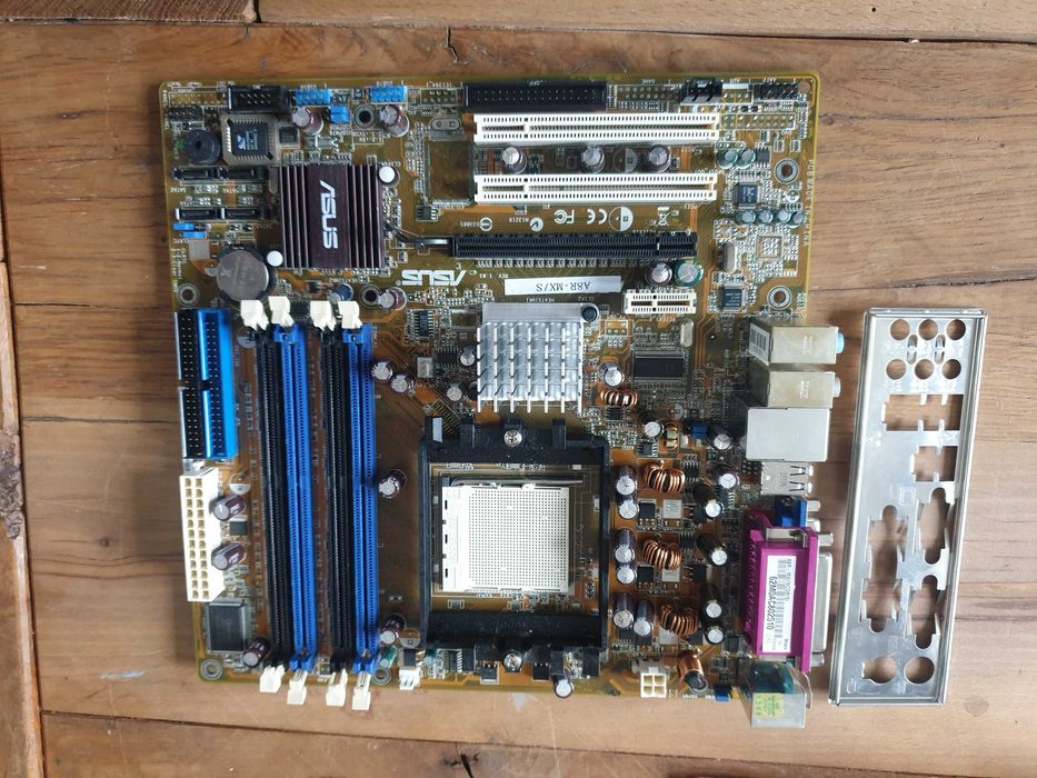 5x uszkodzona płyta główna