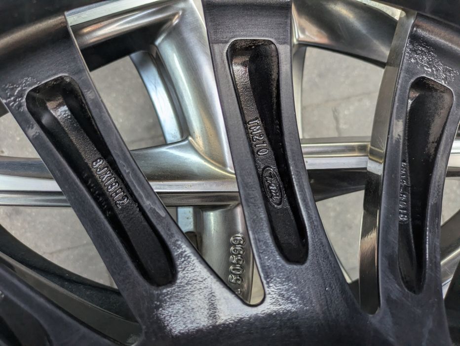 5x120 ET38 18" BMW felgi aluminiowe marki Tomason model TN16.