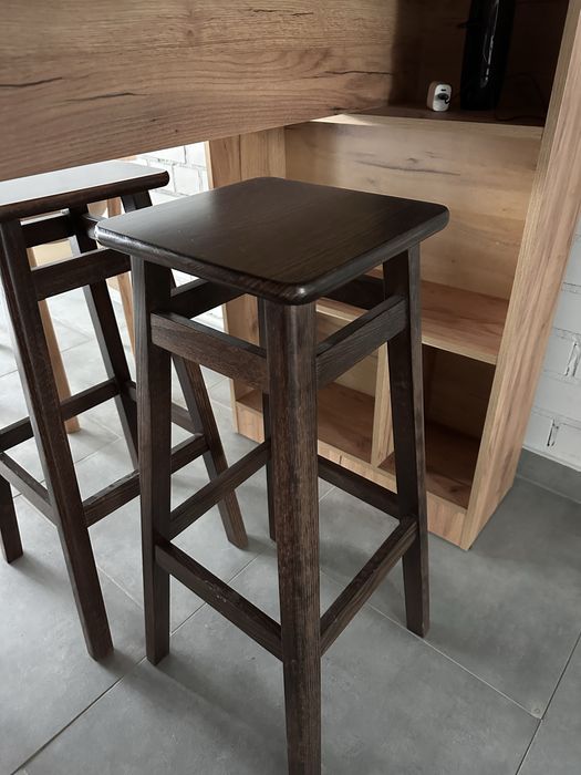 Стіл барний (є стільці до нього)