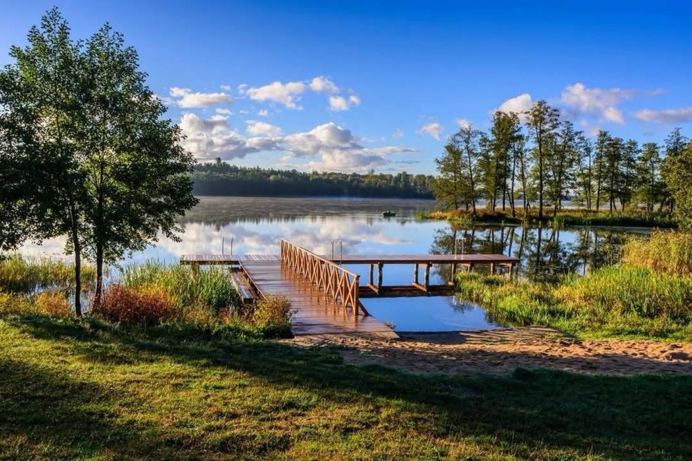 Domek nad jeziorem z jacuzzi sauna na Mazurach  noclegi domki łódka